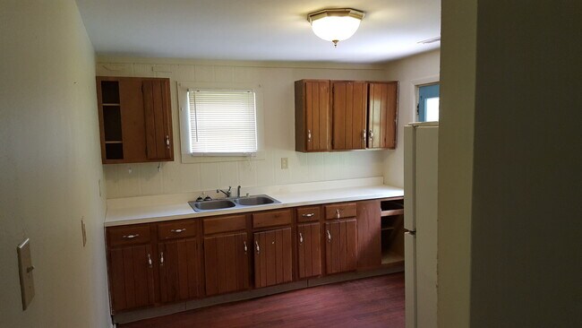Foto del edificio - 2 bedroom, 1 bath house Available June 2024