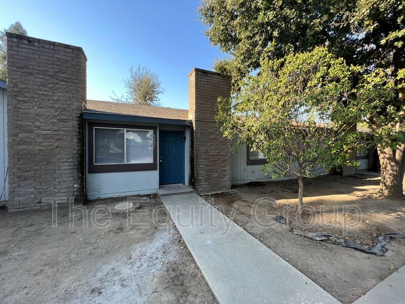 Primary Photo - 5731 W Hillsdale Ave