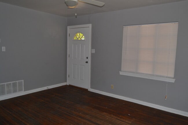 Building Photo - 709 Northside Dr