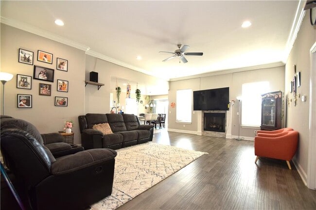 Building Photo - 3609 SW Mistletoe Ave