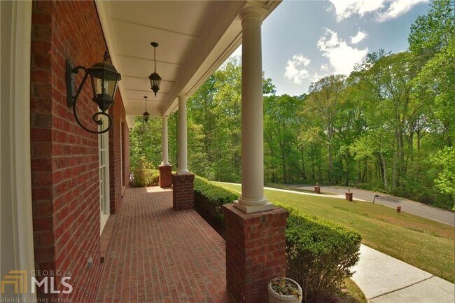 Building Photo - 3000 S Cherokee Ln