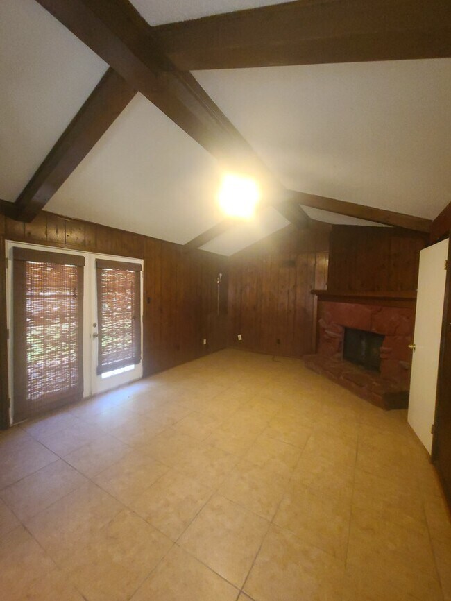Foto del edificio - 7384 Eastover Dr