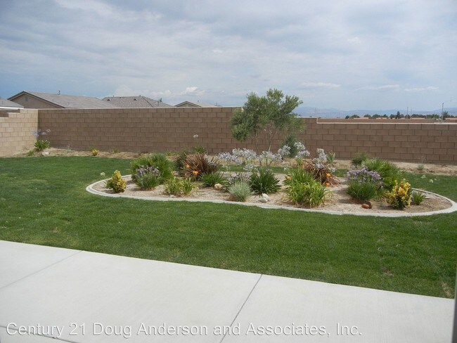 Foto del edificio - 1758 E Ave H-5