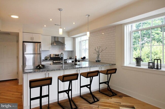 Building Photo - 71 N Main St