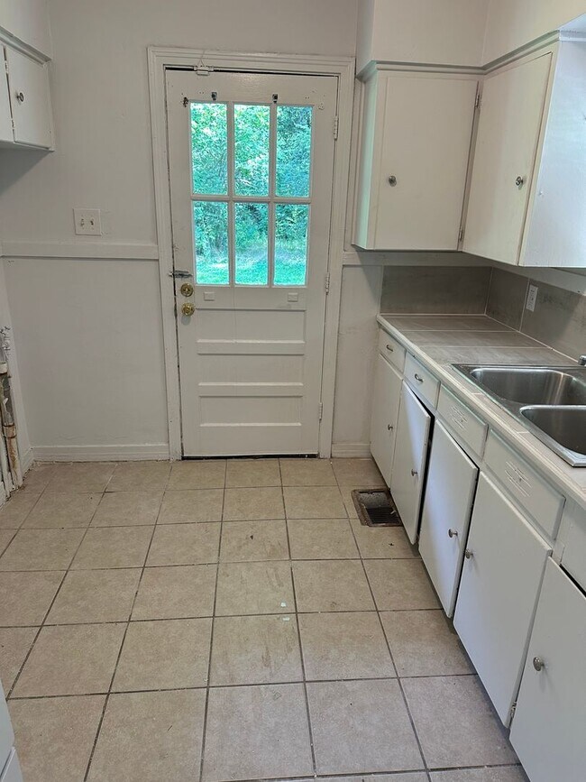 Foto del edificio - 405 Meadow Moss Rd