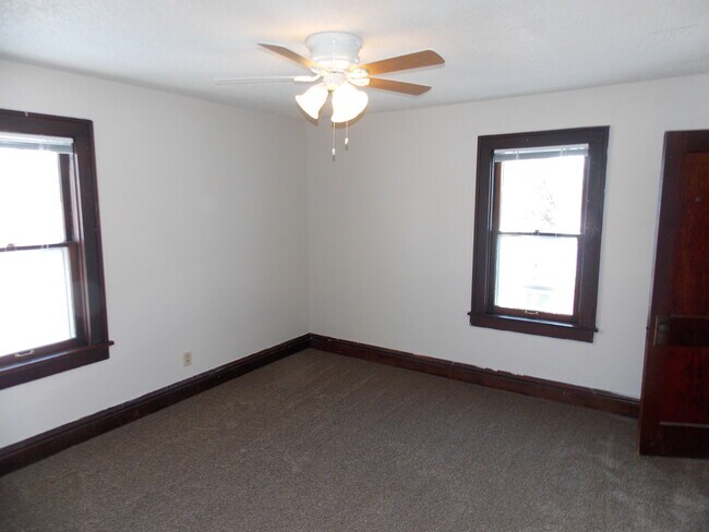 Building Photo - 525 8th Ave N
