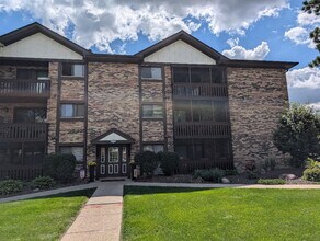Building Photo - 5965 Lakeside Pl