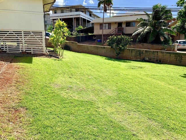 Building Photo - Charming Singe Family Home 3/1/2 with Spacious & Fenced Yard