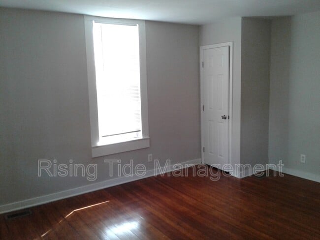 Building Photo - 1609 33rd Ave N