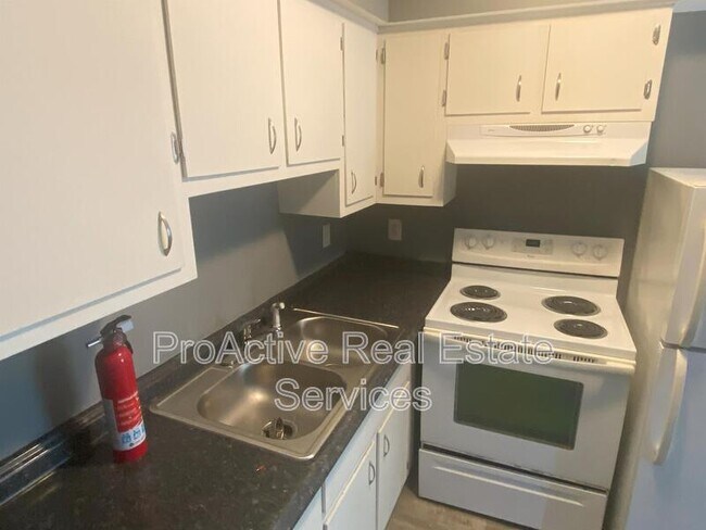 Foto del edificio - 812 W 27th St