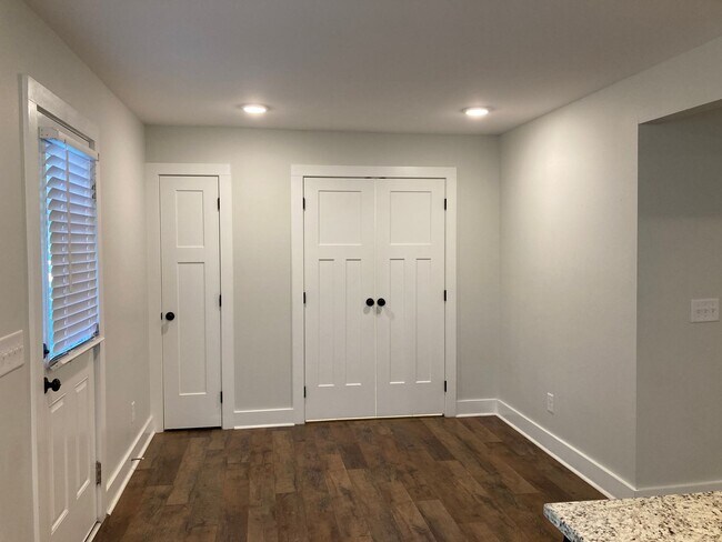 Building Photo - NEW LISTING!!!! Dont Miss Out