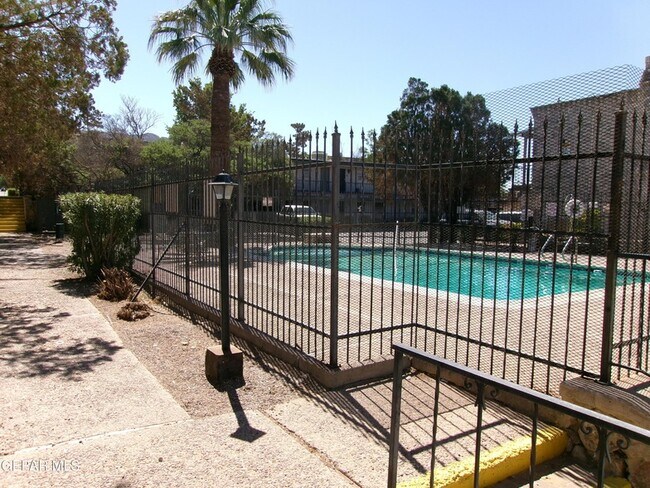 Foto del edificio - 6700 ESCONDIDO Dr