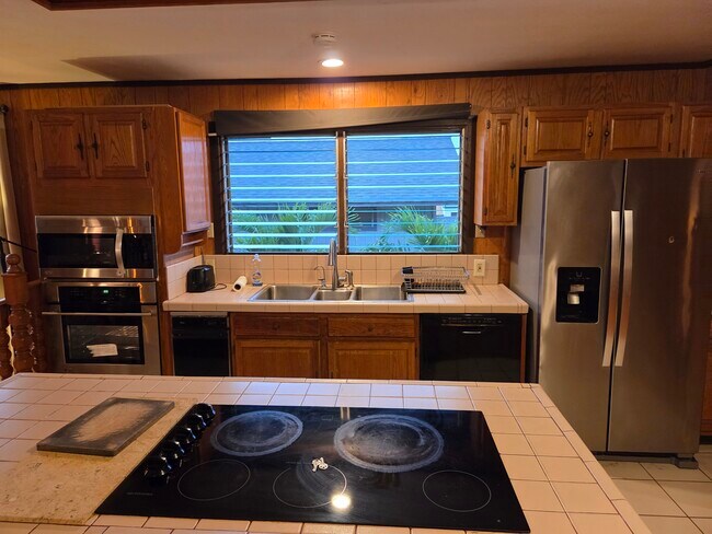 Foto del edificio - 824 Hopoe St