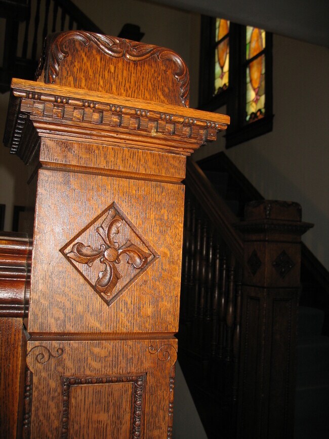 poste de escalera - 618 S Farwell St