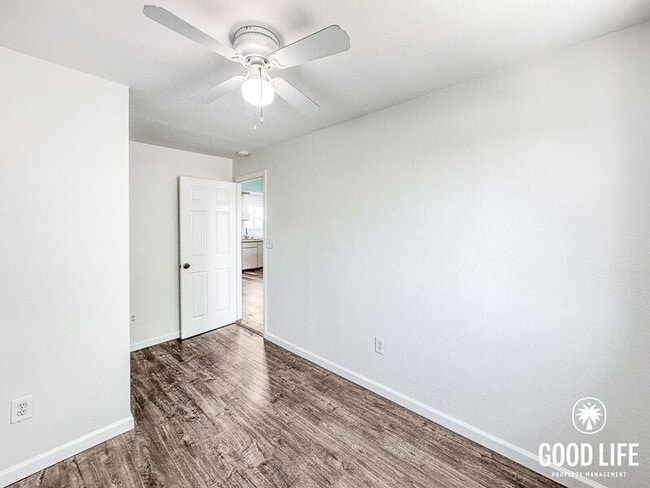 Foto del edificio - 329 W 14th St