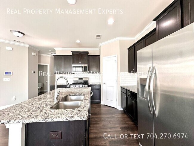 Foto del edificio - 4943 Harris Woods Blvd