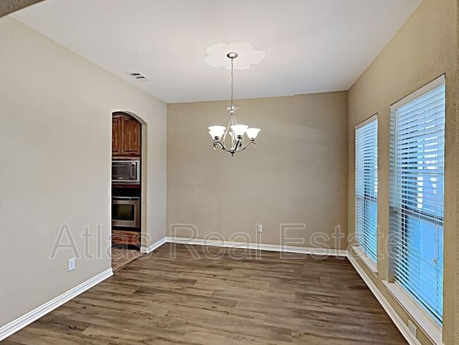 Building Photo - 315 Village Dr