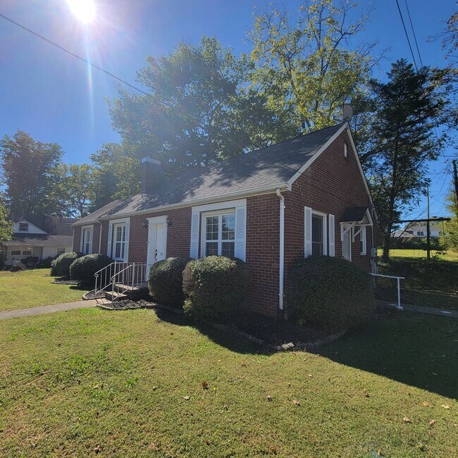 Foto del edificio - 3/2 Cottage Charmer-Downtown McMinnville, TN