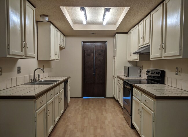 Building Photo - Ready for Move In!