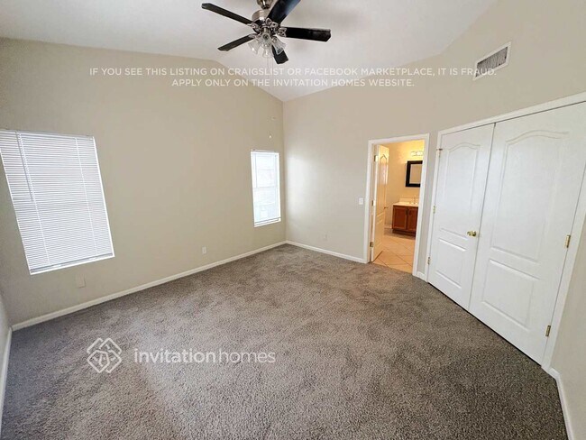 Foto del edificio - 7923 W Laurel Ln