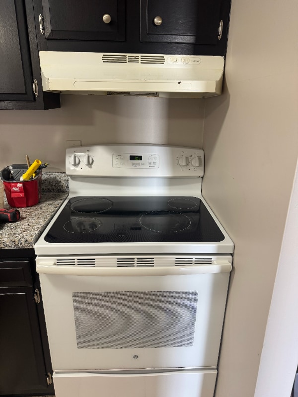 Building Photo - 9304 Aylesbury Dr