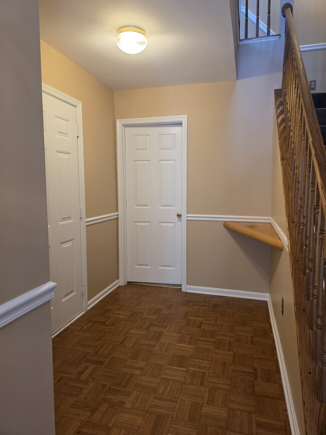 Entrance 1st floor - 8628 Indian Springs Rd