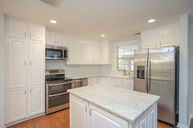 Building Photo - Tons of Space in this 4 Bedroom Home