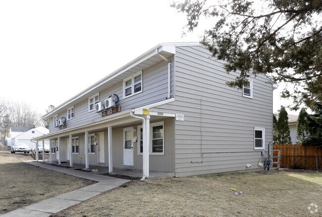 Building Photo - 4641-4647 Tyler St NE