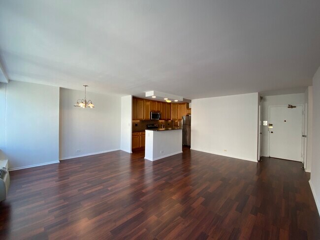 Building Photo - 3900 N Lake Shore Dr