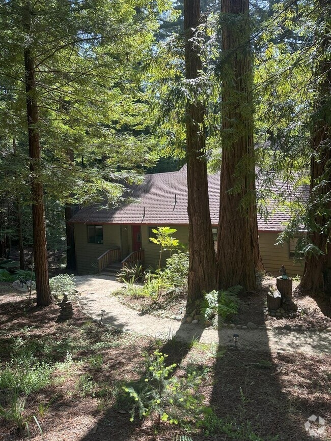 Building Photo - 35060 Woodside Ct