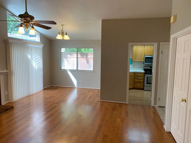 Building Photo - Beautiful Single story Tracy Home Near Dow...