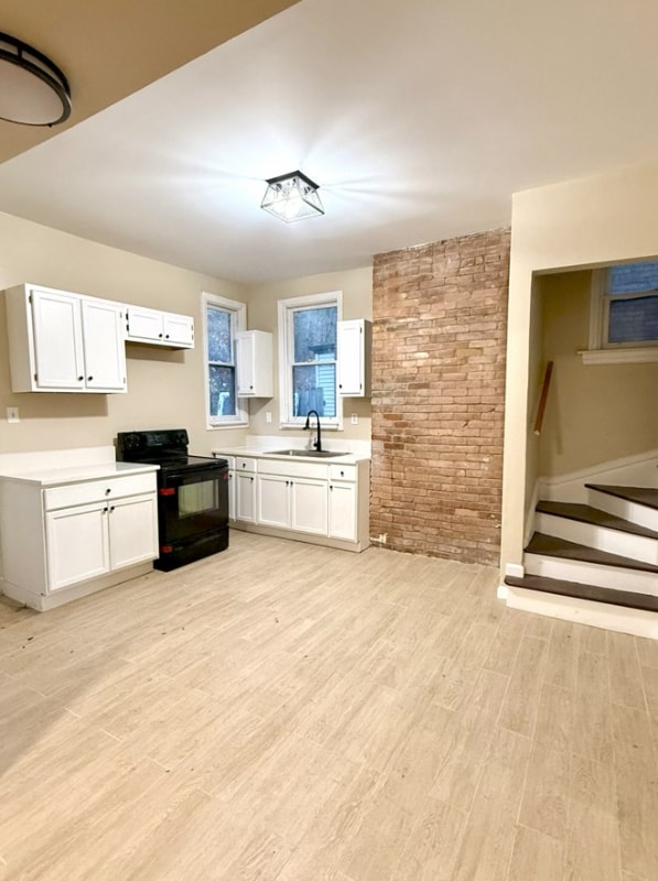 Primary Photo - 751 Chislett St