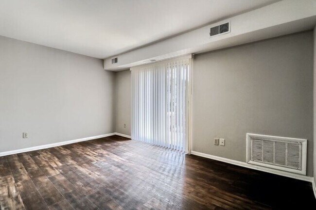 Building Photo - 1000 Sandlin Pl