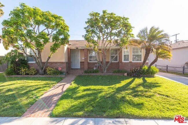 Foto del edificio - 2452 Colby Ave