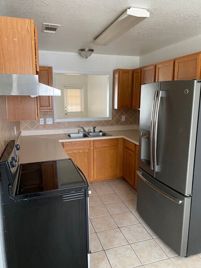 Foto del edificio - 2416 Jerome Dr