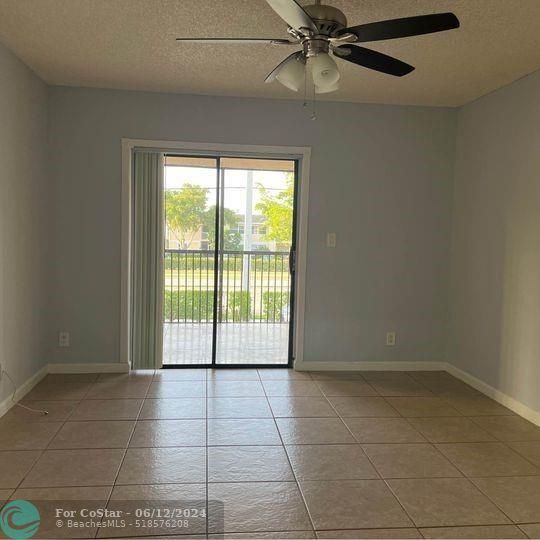 Foto del edificio - 12242 Royal Palm Blvd