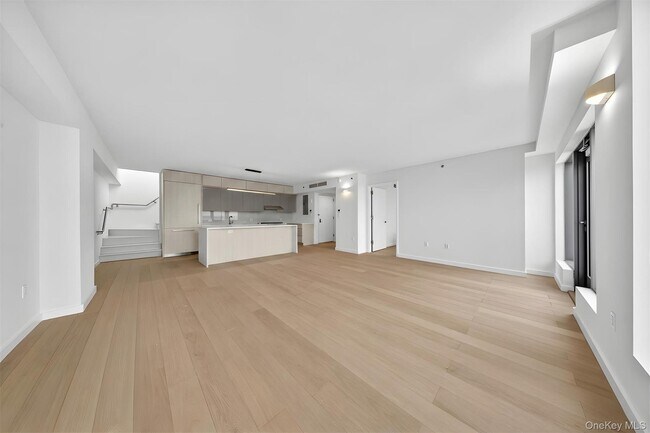 Foto del edificio - 33-71-71 Prince St