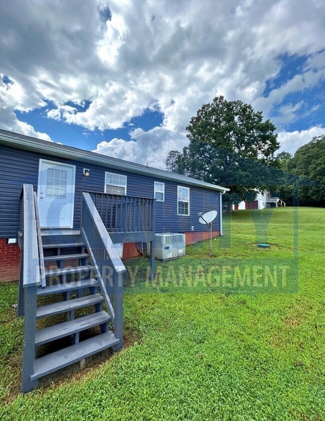 Foto del edificio - Two bedroom townhome w/garage!