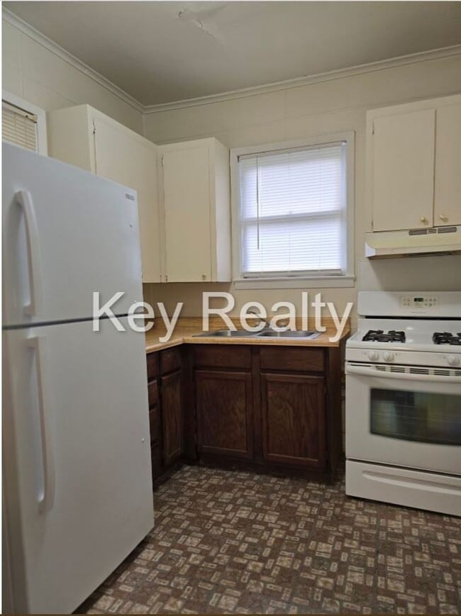 Building Photo - 2307 1/2 A Elliott St. - Alexandria - Upst...