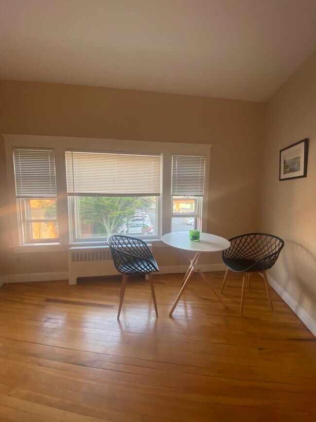 Foto del edificio - 107 Bellevue Ave