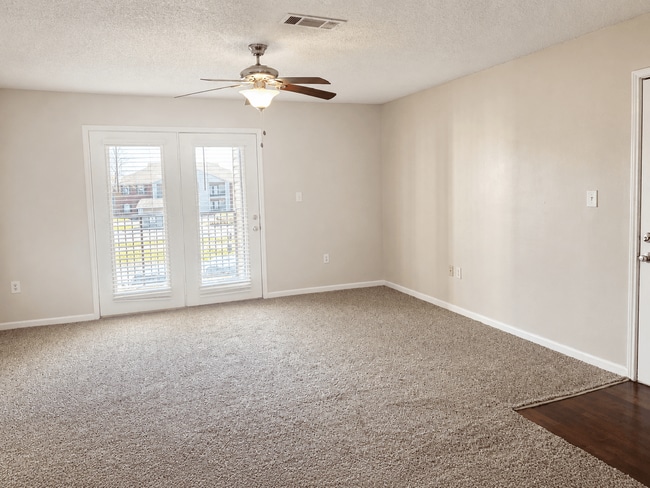 Building Photo - The Trace at 161