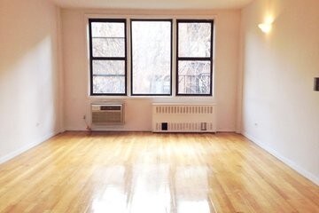 Primary Photo - 220 E 26th St