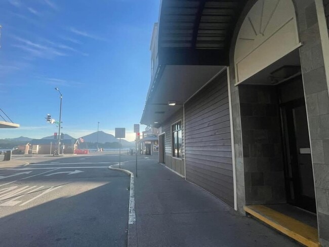 Building Photo - 306 Dock St