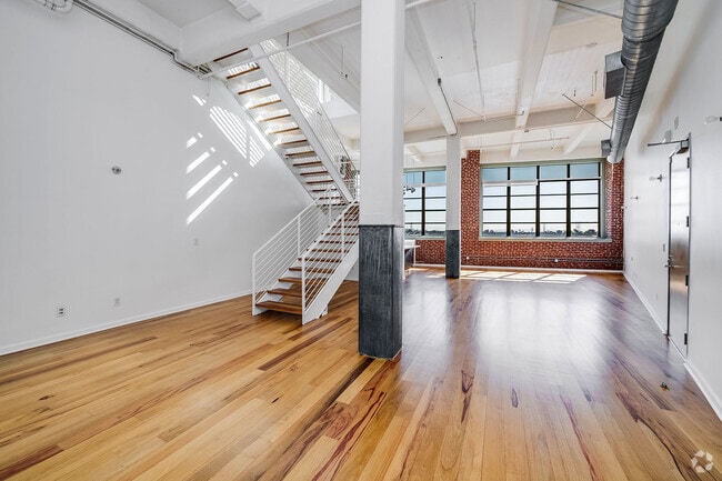 Building Photo - 1850 E Industrial St