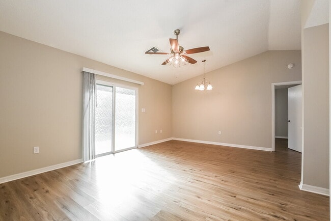 Building Photo - 3544 Lake Eleanor Dr