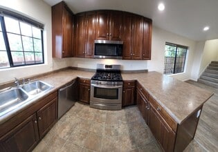 Building Photo - 286 California Blvd