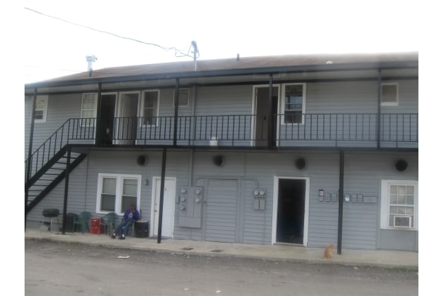 Primary Photo - Laundry Mat/Apartments