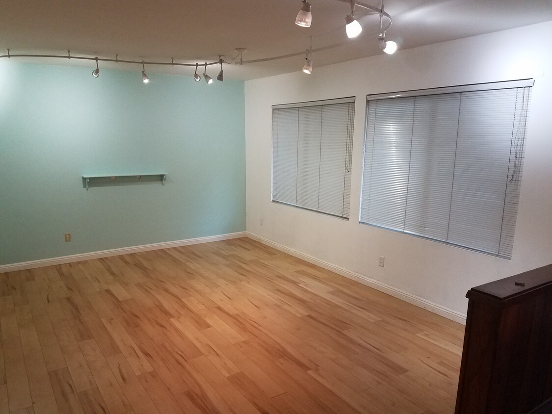 Living room - 3112 S Durango Ave