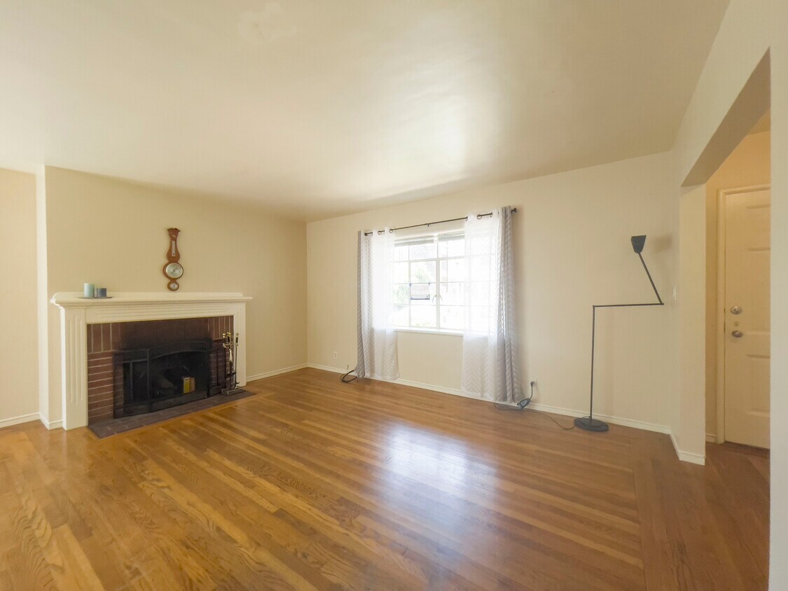 Living Room - 1914 Haste St