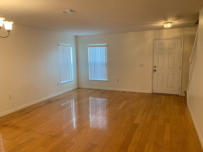 Foto del edificio - East Orlando spacious 3 bedrooms home with a large loft.